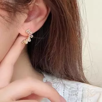 Изысканные летние серьги с цирконием: Нишевый дизайн, новый стиль 2025 года, легкая роскошь, высококачественные женские аксессуары C-shaped, silver needle золотой