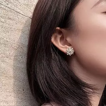 Изысканные маленькие серьги-гвоздики в виде ромашки, простые серьги в виде цветка солнца, женские серьги-цветы для женщин серебряный