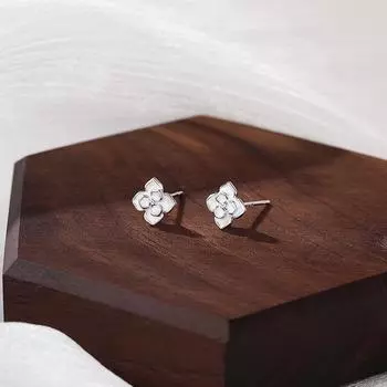 Изысканные серьги-цветы для женщин с элегантным темпераментом и высококлассным дизайном