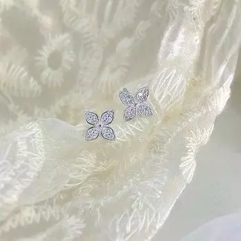 Изысканные серьги-цветы с четырьмя лепестками для женщин, милые и легкие серьги в стиле нишевого дизайна