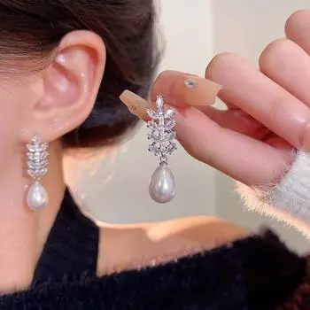 Изысканные серьги-капли из жемчуга с пшеничными ушками и цирконами - легкий роскошный нишевый дизайн E6273 серебряный