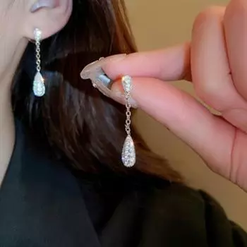 Изысканные серьги-капли с цирконом и бриллиантами, супер блестящий темперамент, длинные и тонкие серьги, женские легкие роскошные нишевые шпильки высокого класса. серебряный