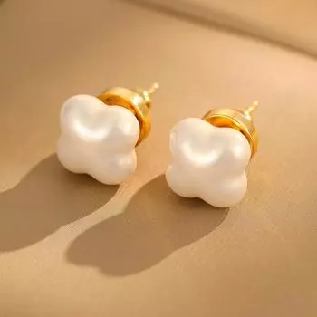 Изысканные серьги-пусеты из серебряных игл S925 с жемчугом в виде четырехлистного цветка высокого класса, французский нишевый дизайн, темпераментные серьги-пусеты 18K