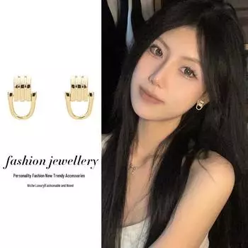 Изысканные серьги-пусеты в стиле 2025 года: Шик и Мода Женский Горячий Тренд