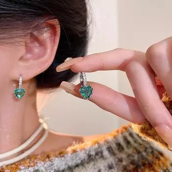 Изысканные серьги-сердечки с микро-инкрустацией из голубого циркония и бриллиантами для женщин серебряный