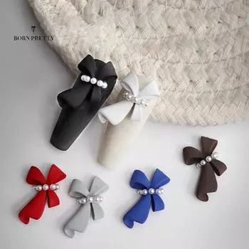 Изысканные украшения для ногтей. Украшения для ногтей. Широкое применение. Привлекательное применение. белый