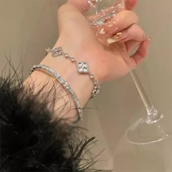 Изысканный браслет из ракушек и цирконов в форме цветка – модные украшения высокого класса для потрясающего образа