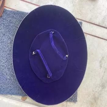 Изысканный щит из полированного металла высотой 40,64 см.. Вечный декоративный шедевр.