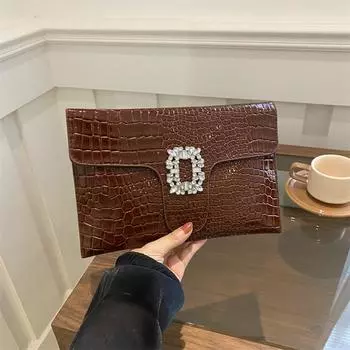 Изысканный высококачественный клатч женская сумка 2025 лето новый темперамент конверт клатч сумка для ужина сумка подмышкой чёрный