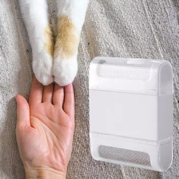 Эффективный инструмент для ухода за шерстью домашних животных — лучшее средство для удаления шерсти с автомобилей, одежды и ковров белый