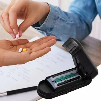 Эффективный резак для нескольких таблеток с 2 регулируемыми стержнями. Точный разделитель таблеток для чистой резки для маленьких или больших таблеток. чёрный