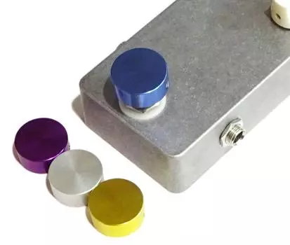 Эффекторный ножной переключатель Hat Switch Cap Foot Cover алюминиевый 4-цветный набор [FSTA] (Синий, Желтый, Серебряный, Фиолетовый) FSWA-4C-BlYlSvPp