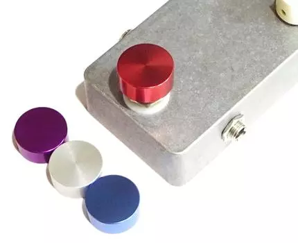 Эффекторный ножной переключатель Hat Switch Cap Foot Cover алюминиевый 4-цветный набор [FSTA] (Красный, Синий, Серебряный, Фиолетовый) FSWA-4C-RdBlSvPp