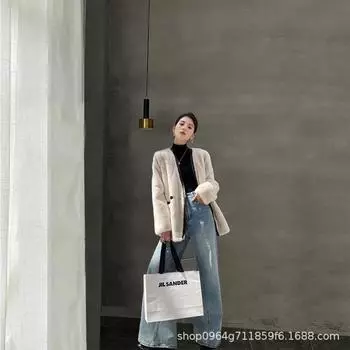 Экологичная меховая куртка женская с V-образным вырезом темперамент новинка 2024 зима корейская версия свободный средний и длинный меховой интегрированный кардиган S85-100 слоновая кость