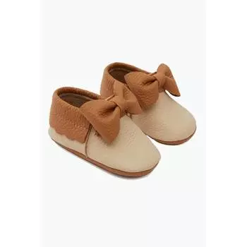 Эластичная детская обувь из натуральной кожи светло-коричневого цвета