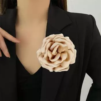 Элегантная 3D брошь-цветок из атласа - аксессуар для костюма и свитера класса люкс, 10 см Brooch buckle бежевый