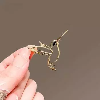 Элегантная ажурная брошь-птица с перьями золотистого тона, глаз из черного драгоценного камня - Изысканное украшение с животным мотивом для женщин, Универсальный аксессуар для повседневной носки золотистый