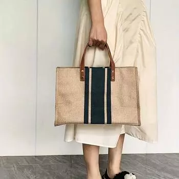 Элегантная большая сумка-тоут с вышивкой — универсальная и надежная, с застежкой-пряжкой для повседневной элегантности темно-синий