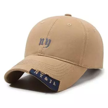 Элегантная черная бейсболка с едва заметными фирменными деталями хаки