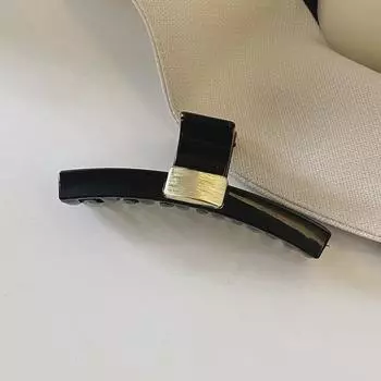 Элегантная черная металлическая шпилька 2023 года — высококачественный зажим в форме акулы для женщин чёрный