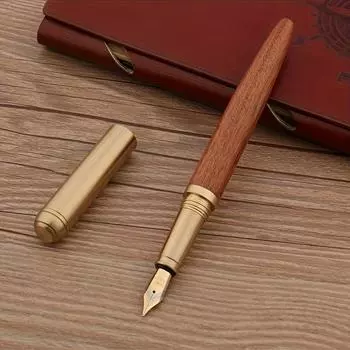 Элегантная деревянная ручка с вращающимся латунным колпачком и тонким наконечником — незаменимый помощник для письма в офисе и школе.