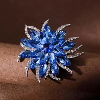 Элегантная хрустальная брошь: Женская модная брошь с бриллиантами и булавка для одежды от нескромности