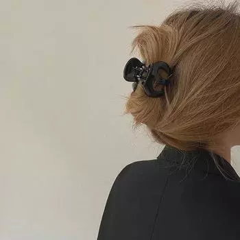 Элегантная шпилька во французском стиле: Универсальный аксессуар для волос для женщин, идеально подходящий для стильного образа на затылке.