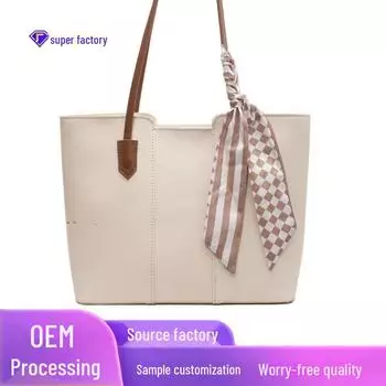 «Элегантная сумка-тоут, вдохновленная шелковым шарфом — коллекция весны 2025 года» хаки