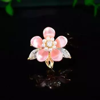 Элегантная винтажная эмалевая брошь «Гардения» — универсальный аксессуар для костюмов, юбок и шляп