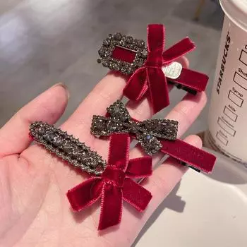 «Элегантная заколка-бантик из красного бархата для челки и волос по бокам»