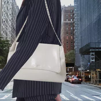 Элегантная женская сумка через плечо, практичный аксессуар белый