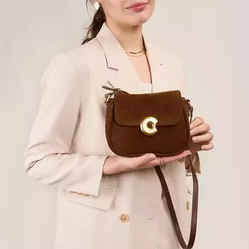 Элегантно подобранная маленькая квадратная женская сумка - французский ретро-дизайн 2024 года, матовый бархат, идеально подходит для весны и лета фиолетовый