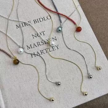 Элегантное асимметричное ожерелье из жемчужных бусин для женщин - легкая роскошная цепочка для свитера на осень и зиму 2024 года N1193, pearl, gold chain белый