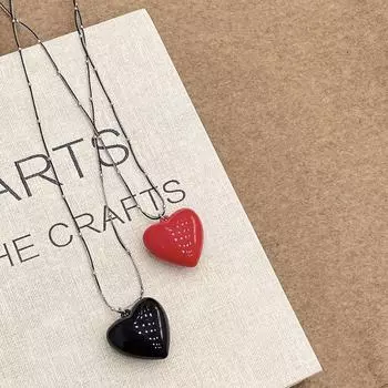 Элегантное длинное женское ожерелье с подвеской Love 2024 года — простой, нишевый дизайн цепочки для свитера big heart красный