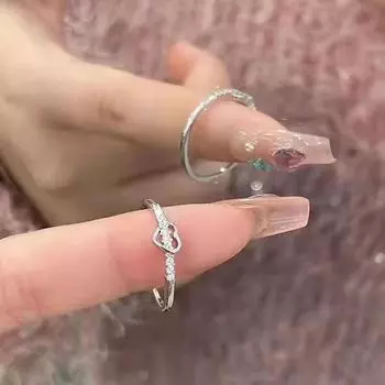 Элегантное кольцо с полым бриллиантом в форме сердца — модный корейский дизайн для женщин Micro-paved hollow heart ring