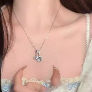 «Элегантное квадратное ожерелье с голубым цирконием — универсальная цепочка на ключицу для создания роскошного образа» X1465 серебряный