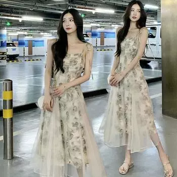 Элегантное летнее платье с красивыми цветочными принтами для неотразимого образа на пляже S