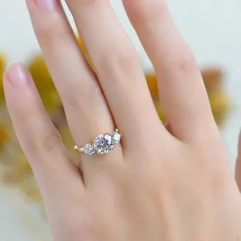 Элегантное обручальное кольцо с бриллиантом — классический стиль с нотками винтажного гламура 14