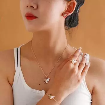 Элегантное ожерелье и комплект украшений «Бабочка»: Высококачественный браслет, кольцо, серьги с полыми бриллиантами для женщин. Трансграничная мода. 4-piece set красный