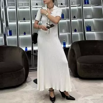 Элегантное платье-свитер из джинсовой ткани с короткими рукавами во французском стиле