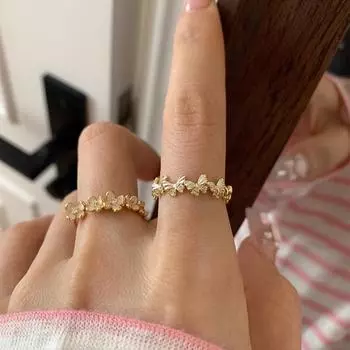 Элегантное регулируемое кольцо с эмалевым цветком-бабочкой — стильный, универсальный, высококлассный дизайн J4149