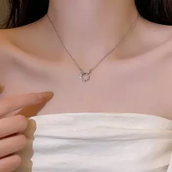 Элегантное женское ожерелье из титановой стали с бантом из циркония - стильная и универсальная подвеска X1077 серебряный