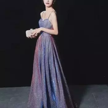 Элегантное женское вечернее платье с глубоким V-образным вырезом и пайетками на спине 2025 года