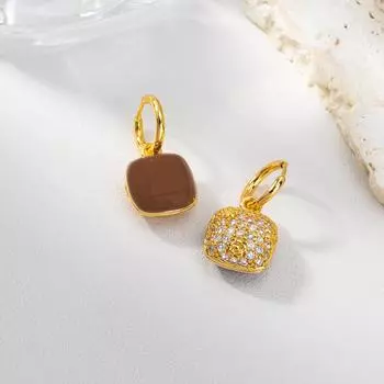 Элегантные геометрические серьги-пусеты в виде красных квадратов: Универсальный ретро стиль Гонконга со съемным двусторонним ношением коричневый