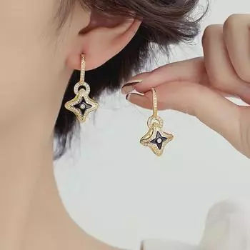 Элегантные геометрические серьги с цирконами в виде четырехлистного клевера: Высококачественный ретро-стиль для женщин 18K чёрный/серебряный