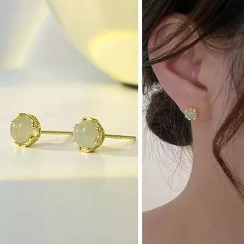 Элегантные миниатюрные серьги-гвоздики с круглым опалом