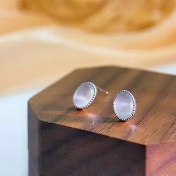 Элегантные овальные серьги из белого халцедона для женщин с высококачественными геометрическими темпераментными серьгами