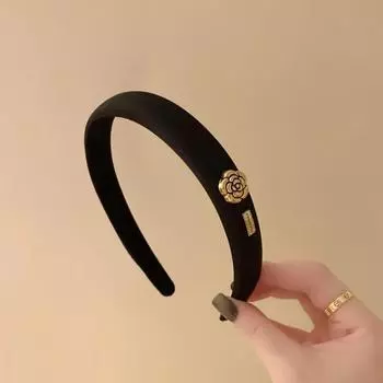 Элегантные повязки на голову из губки для женщин Простая повязка на голову с жемчугом и камелией Черная белая повязка для волос Аксессуары для волос для девочек Головной убор