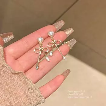 «Элегантные серьги-бантики из серебра 925 пробы с жемчугом — универсальная роскошь для женщин» золотой