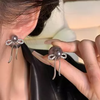 Элегантные серьги-бантики из серого жемчуга для женщин - игла из серебра 925 пробы, легкая роскошь и универсальный дизайн A1593 серый